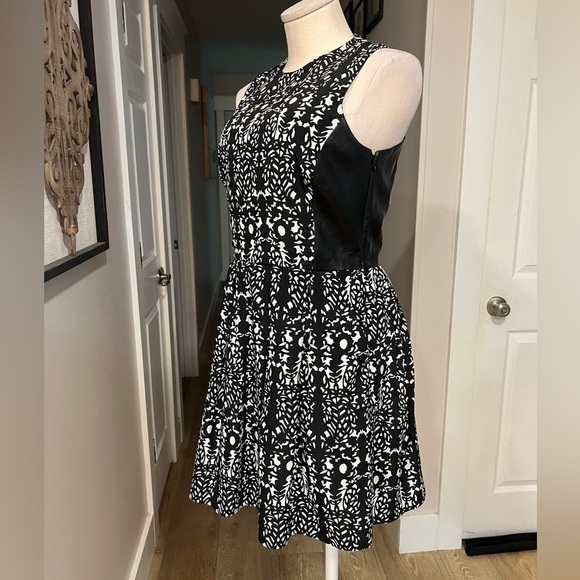 HUNTER BELL black and white abstract print with leather trip sleeveless dress - Picture 5 of 15